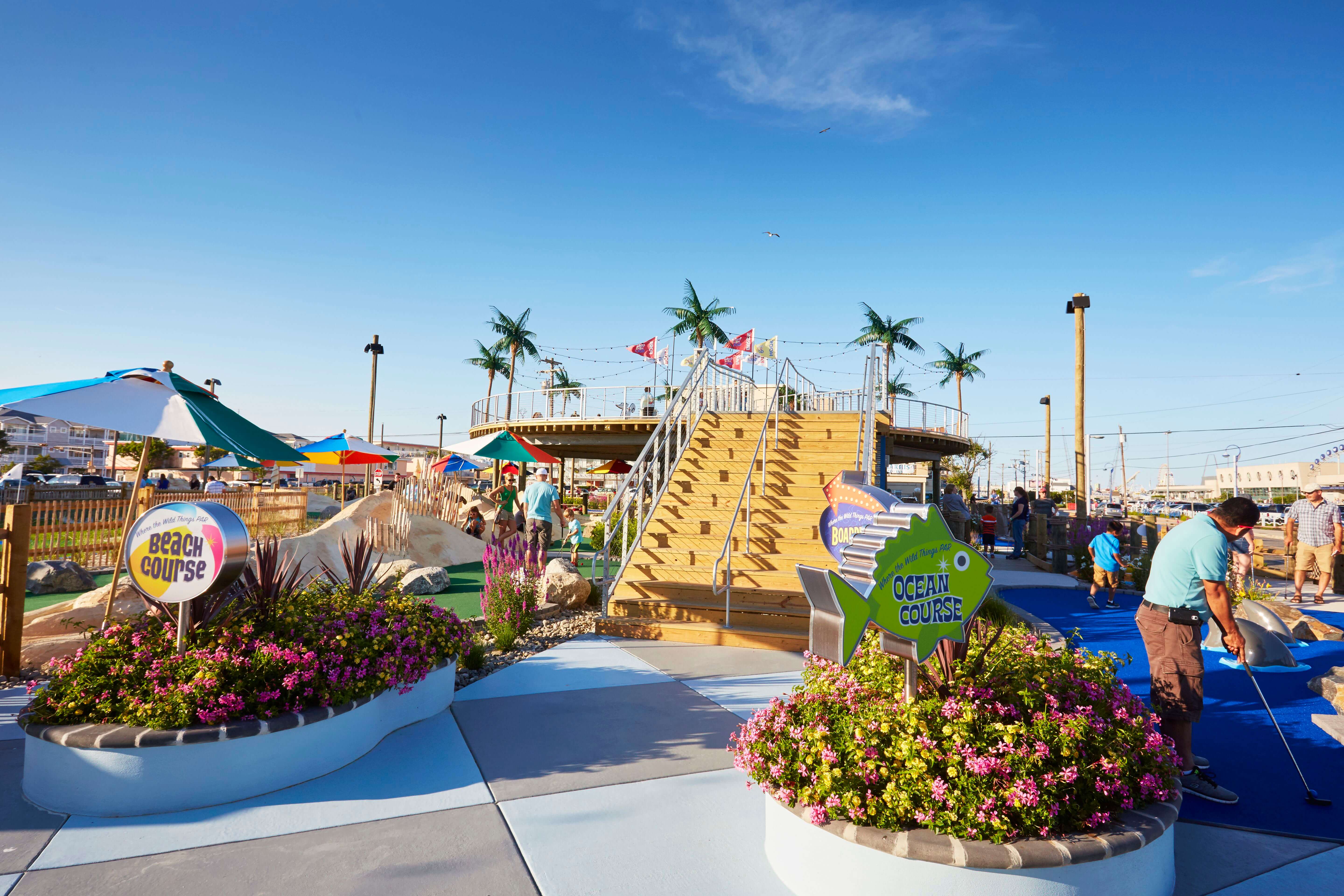 Starlux Mini Golf | Morey's Piers