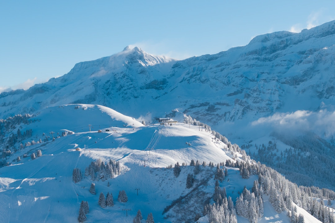 CTA Ski the Summit of Chaux Ronde With Fresh Snow and Sun
