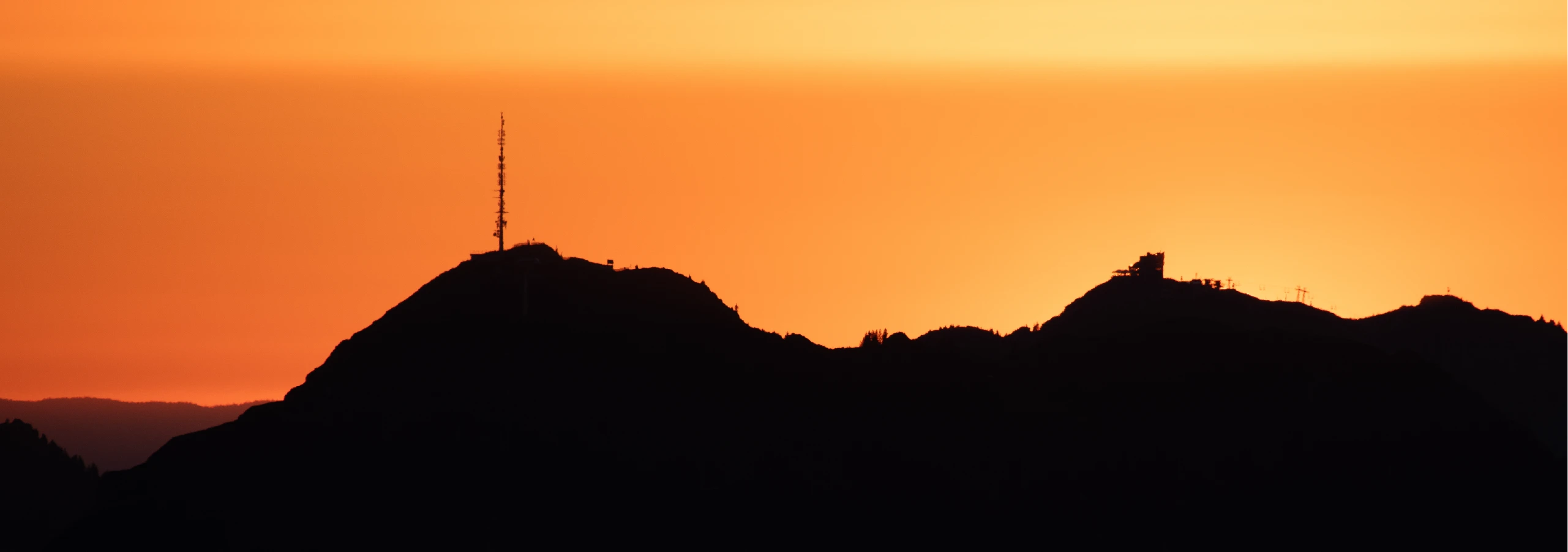 Hero Desktop Golden Hour